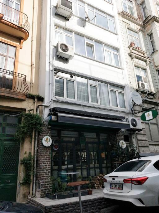 In The Heart Of Taksim *