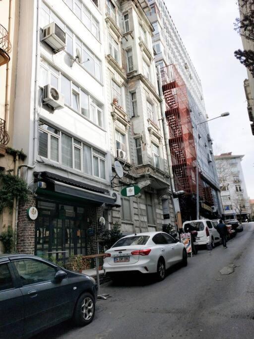 In The Heart Of Taksim *