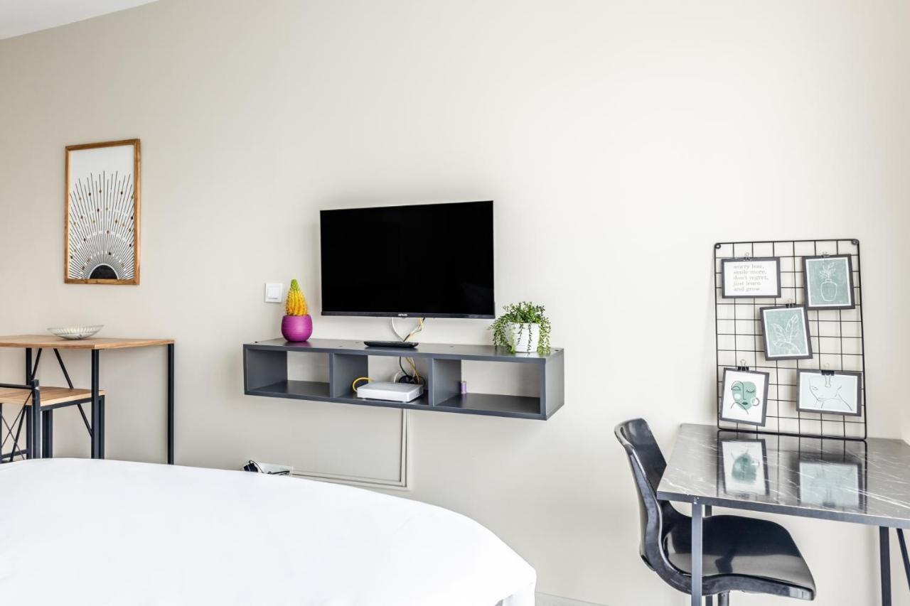 Cozy And Modern Studio With View In Atasehir