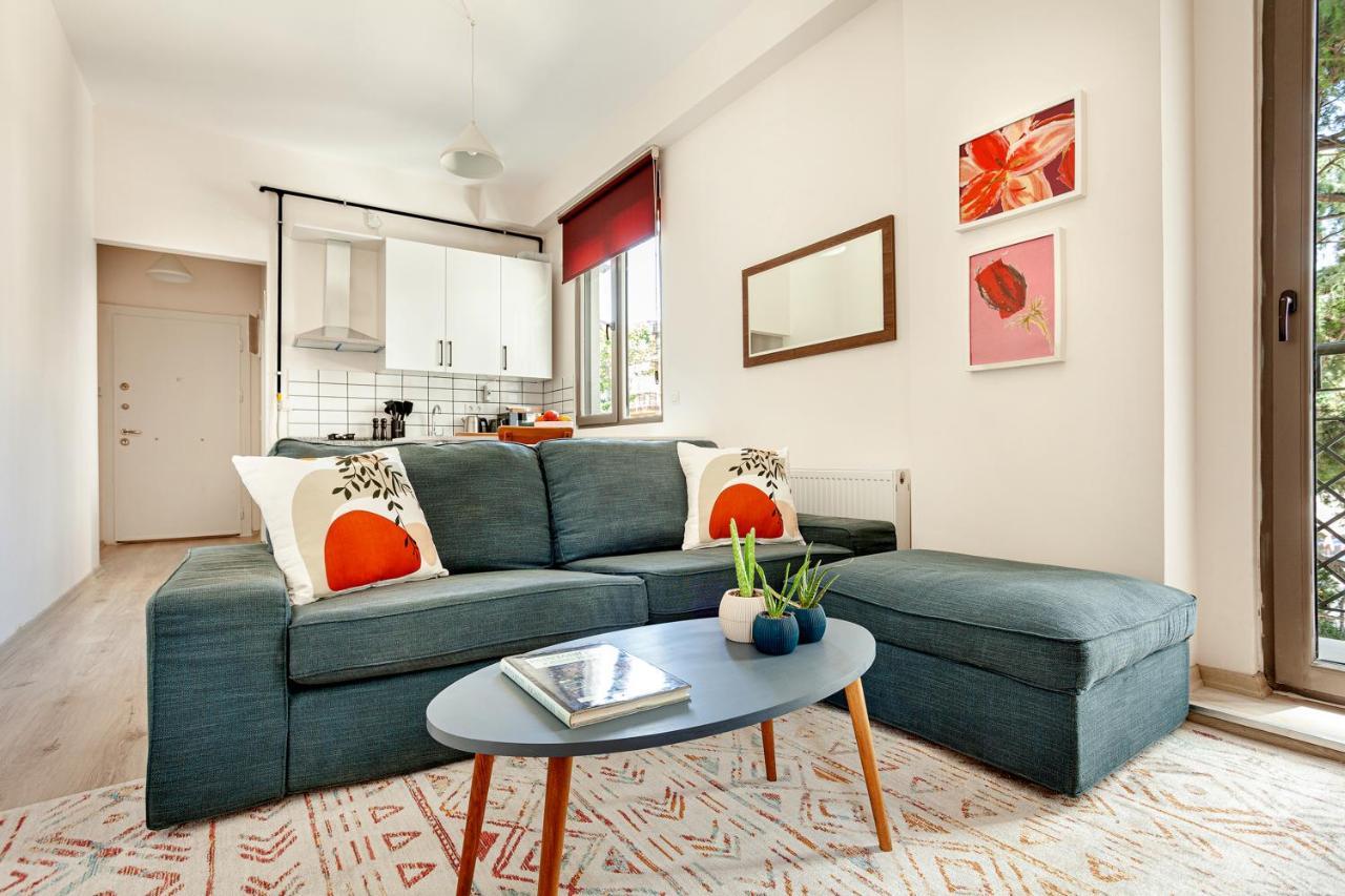 Hotel Whisper By Oval