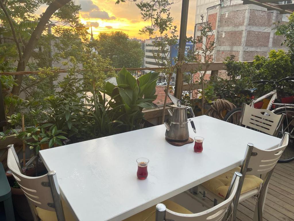 Kadikoy Terrace Bbq Close 2 Block Ferry Bull Metro Nighlife