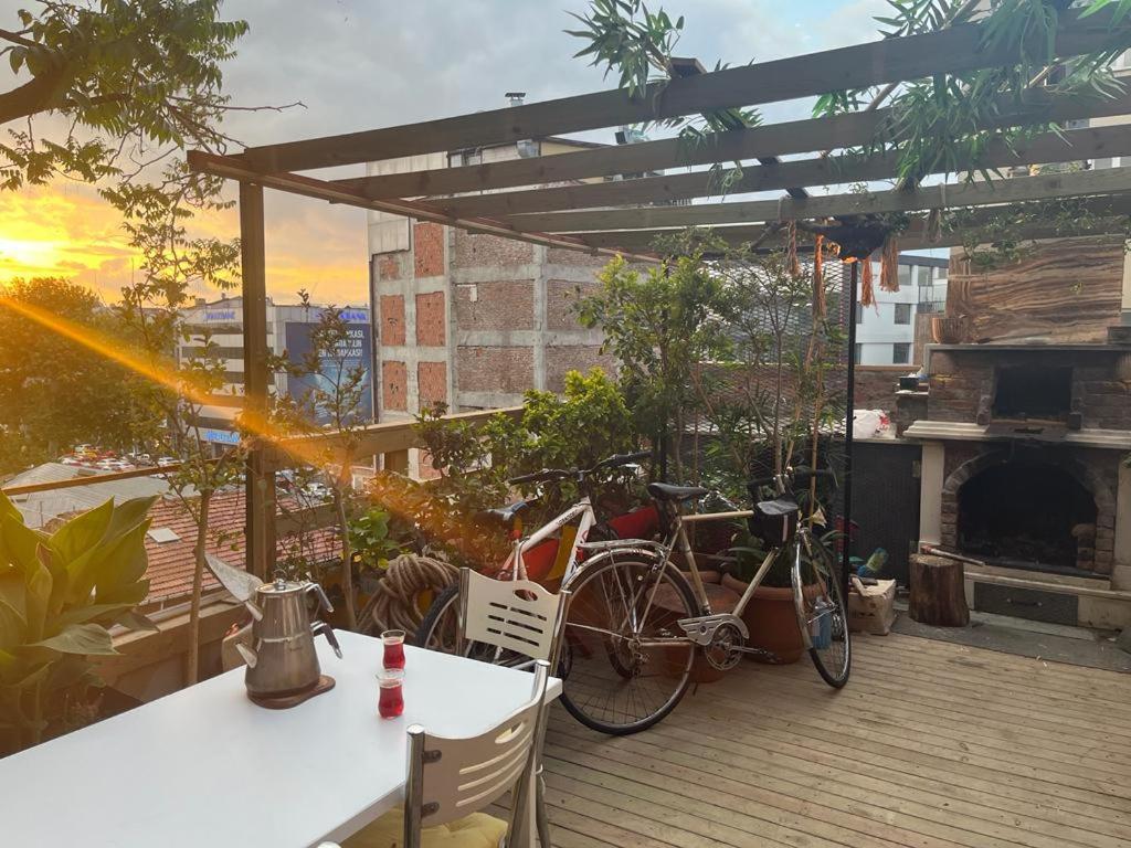 Kadikoy Terrace Bbq Close 2 Block Ferry Bull Metro Nighlife Apartment *