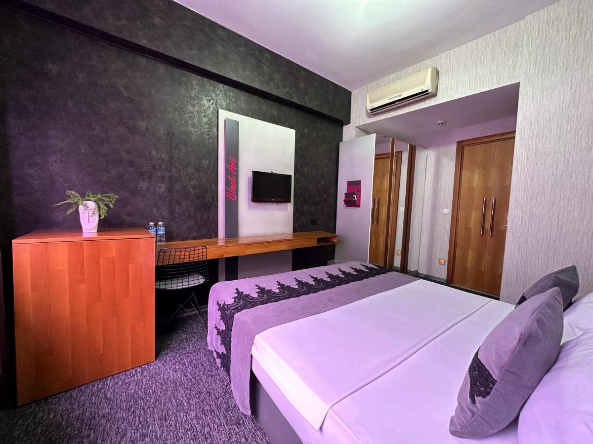 Otel Black Art