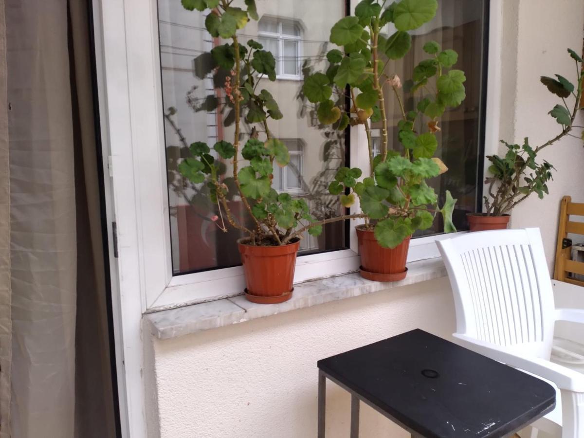 Homestay Feeling At In Center 5 Minutes Walk To The Atakoey Metro Station & Metrobus Istanbul