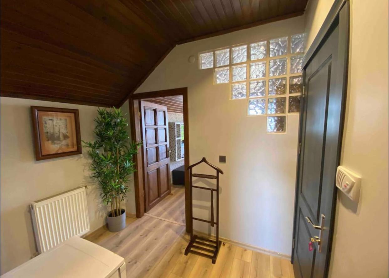 Nil Home's Apartment *