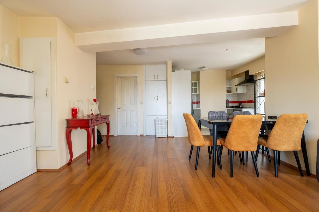 One Bedroom With Sea View Apartment