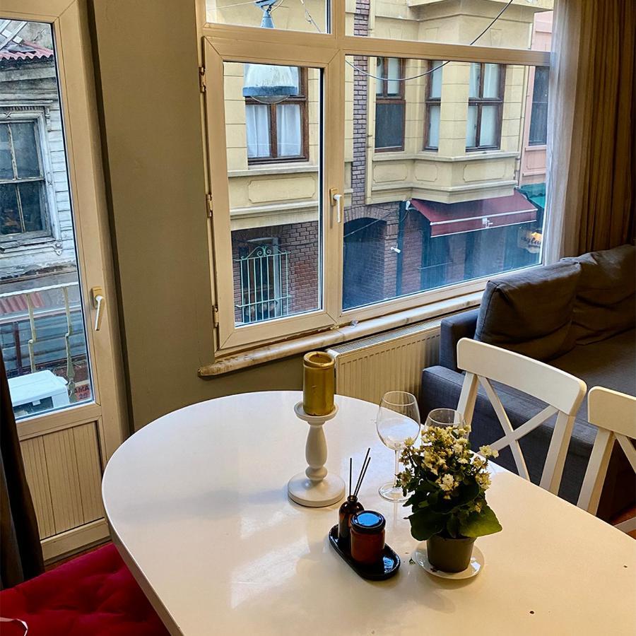 Nil Home's Apartment *