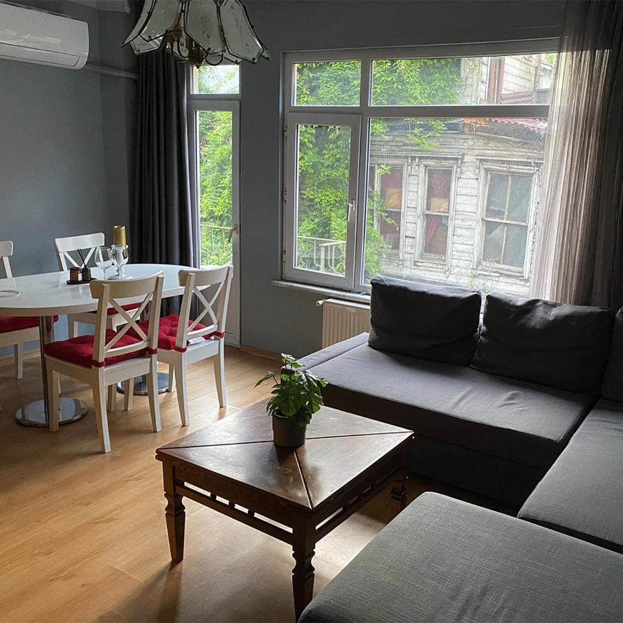 Nil Home's Apartment