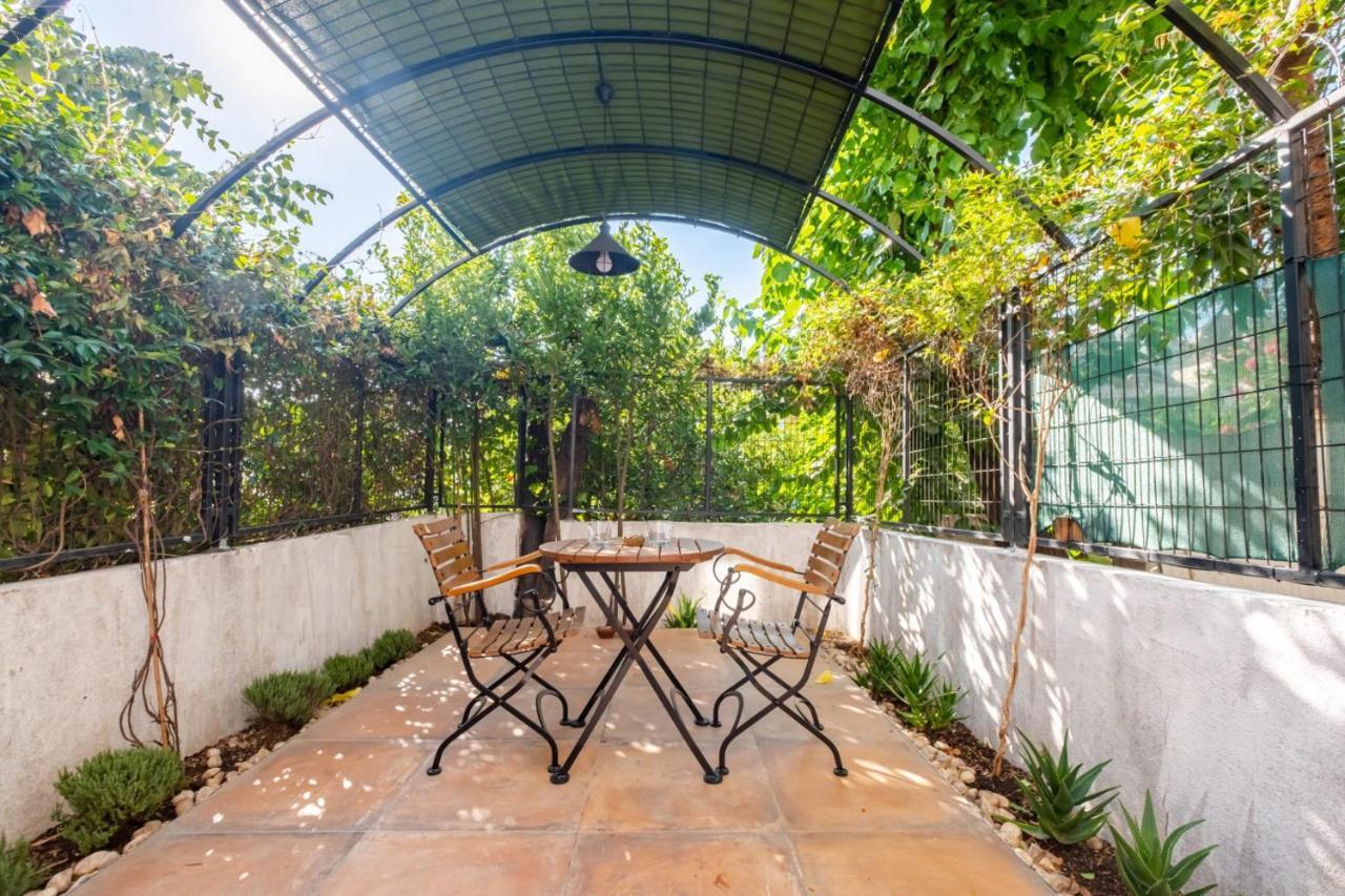 Lovely And Flat In Sisli With Backyard Daire *