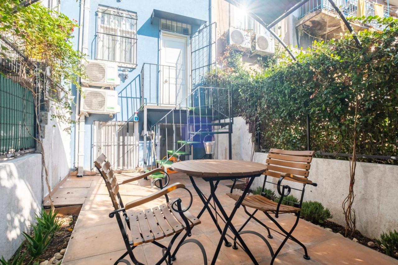 Lovely And Flat In Sisli With Backyard Daire *