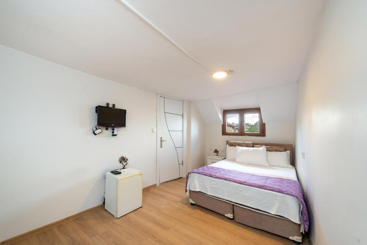 Hotel House *
