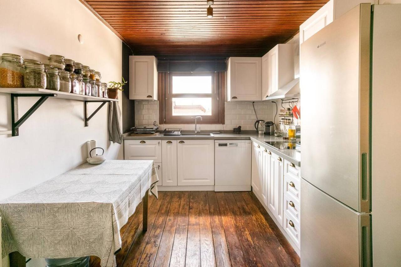 Cosy Roof Flat On 5th Floor With Bosphorus View Apartment *
