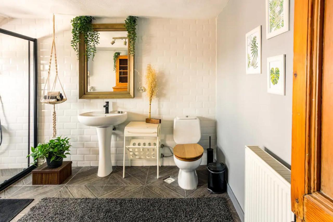 Cosy Roof Flat On 5th Floor With Bosphorus View *