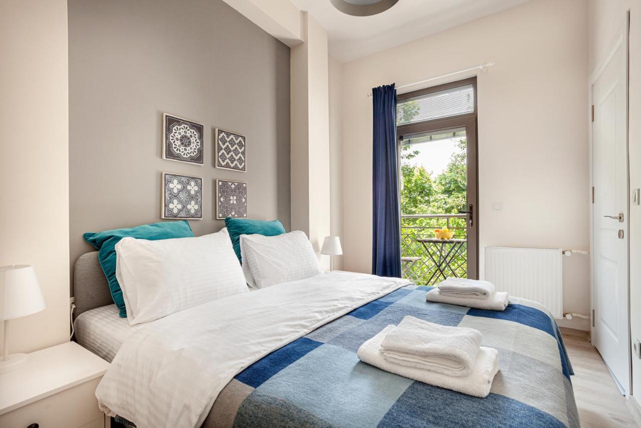 Hotel Whisper By Oval