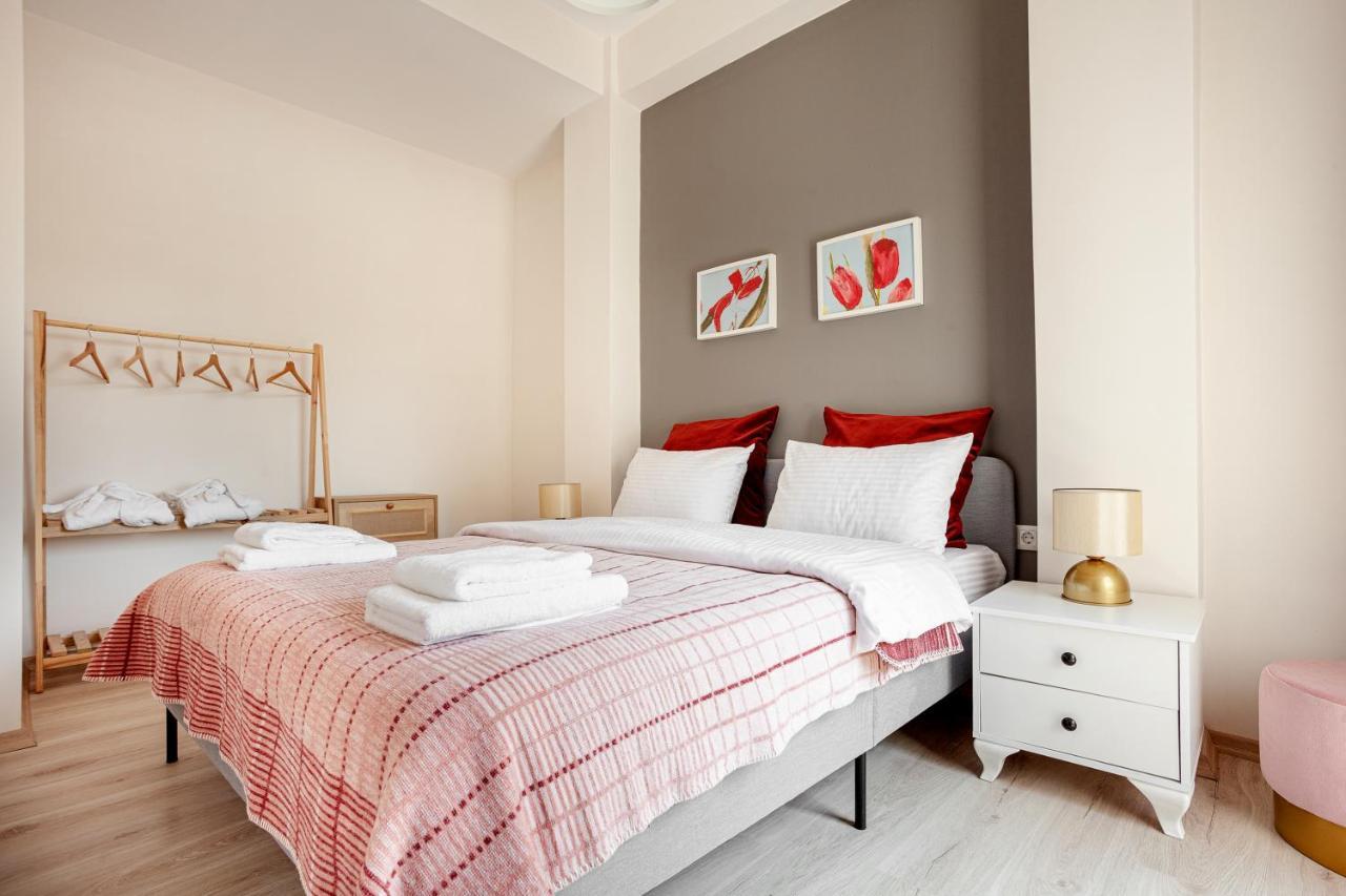 Hotel Whisper By Oval