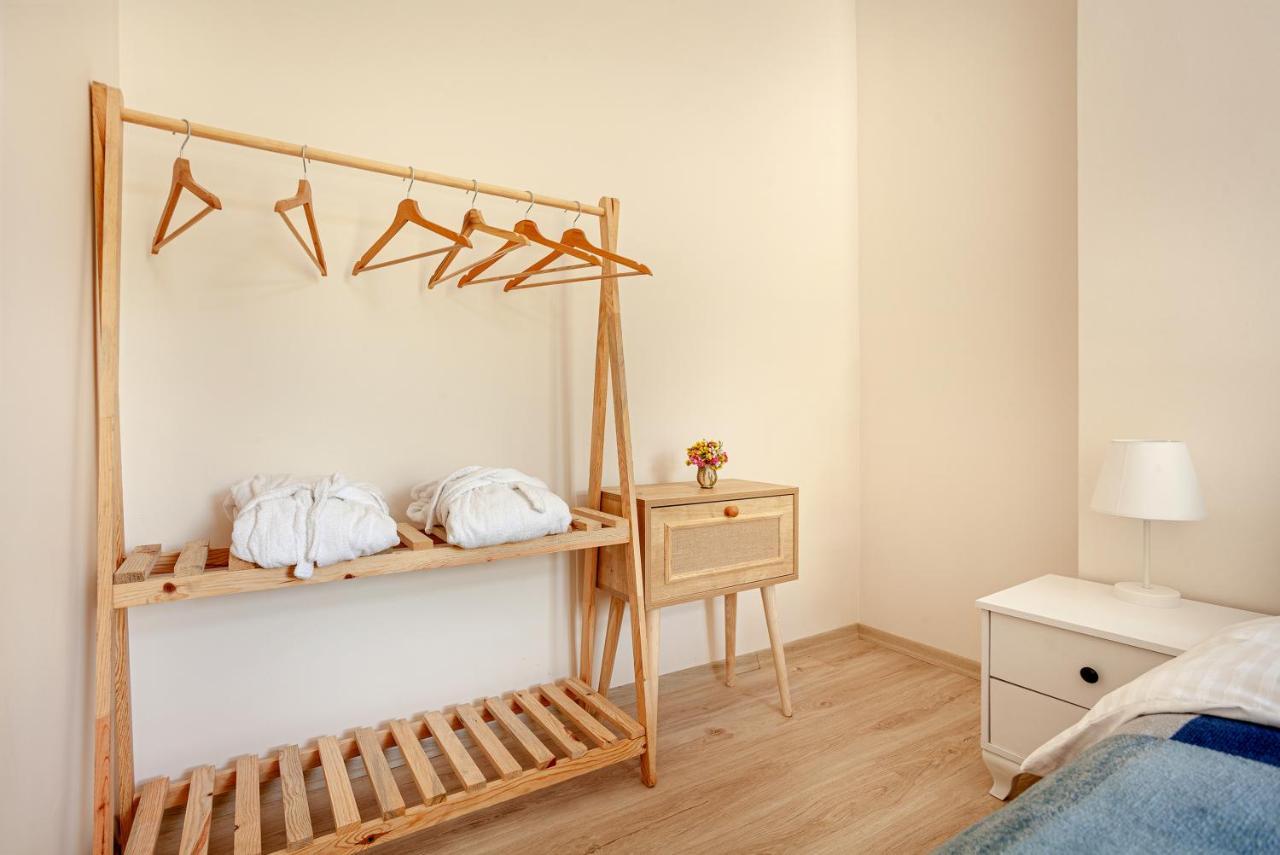Hotel Whisper By Oval