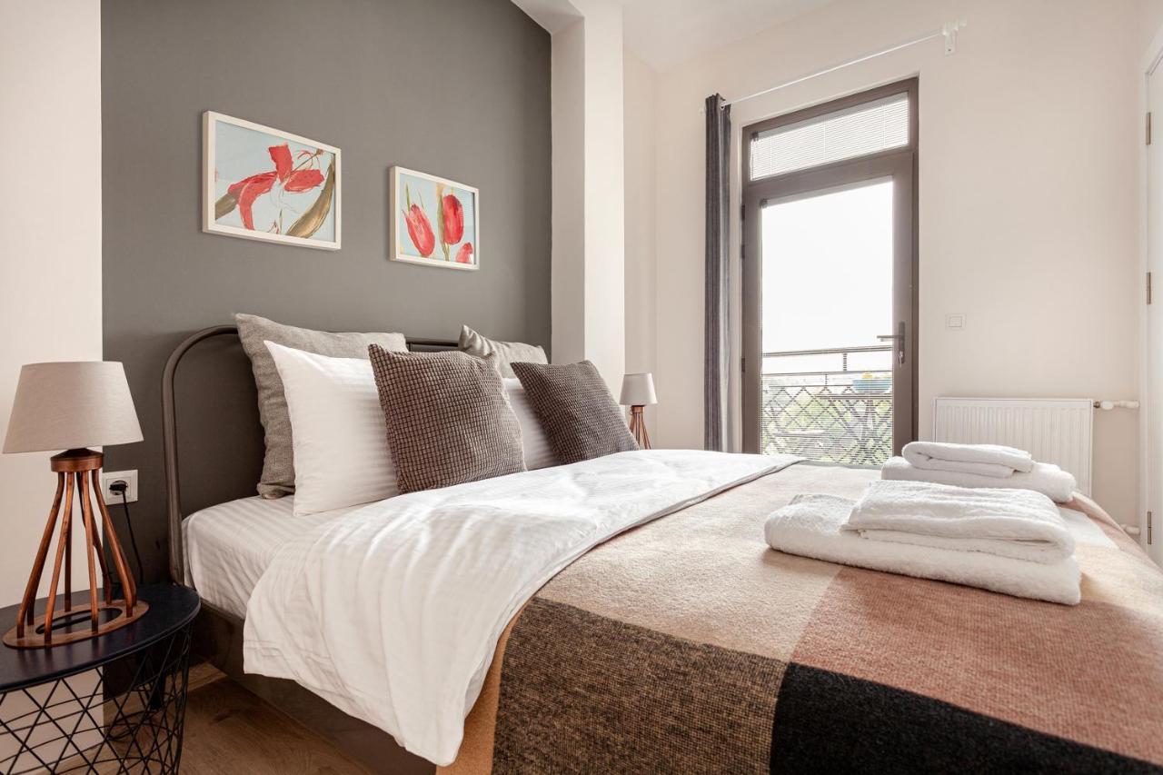 Hotel Whisper By Oval