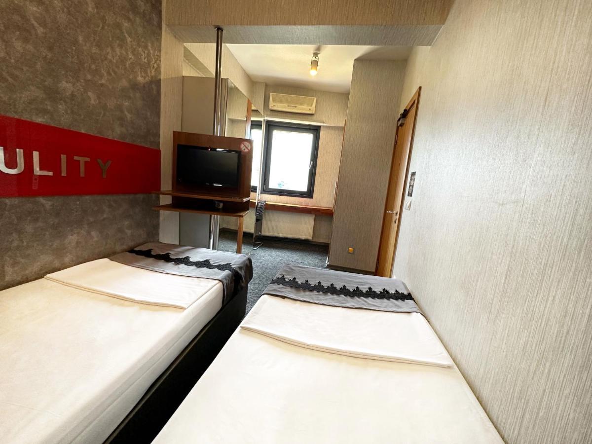 Otel Black Art