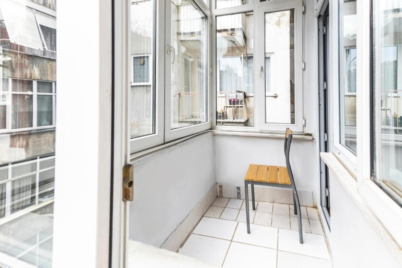 Chic Flat W Balcony 5 Min To Dolmabahce Palace * Istanbul