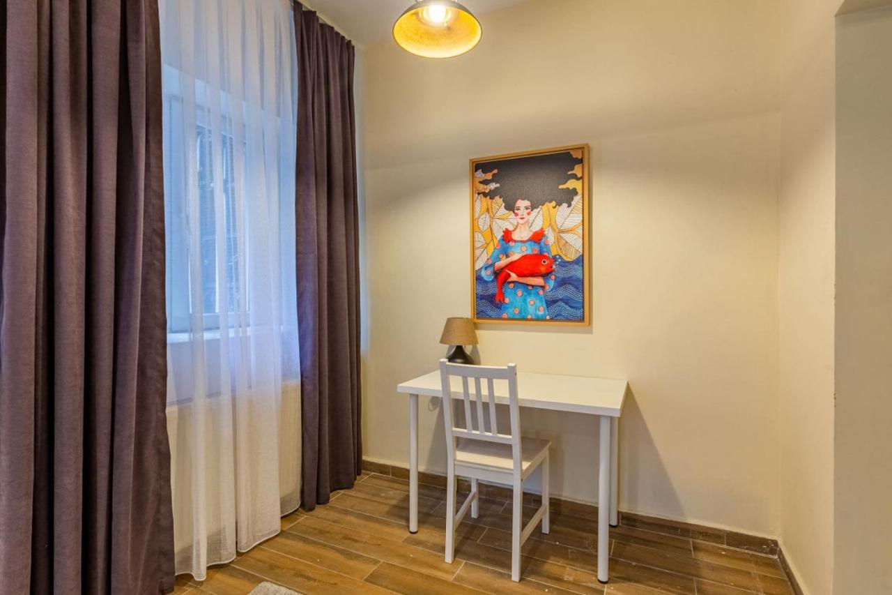 Charming Flat Near Trendy Attractions In Cihangir Apartment
