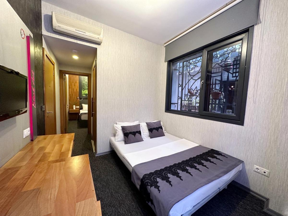 Black Art Otel *