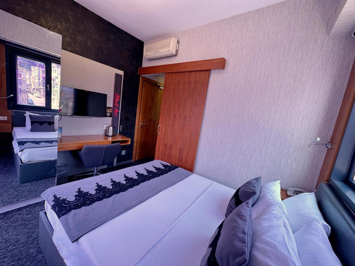 Black Art Otel