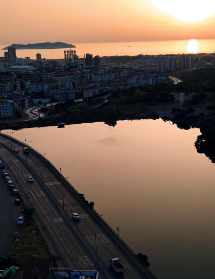 Sea And View In Maltepe Apartment *