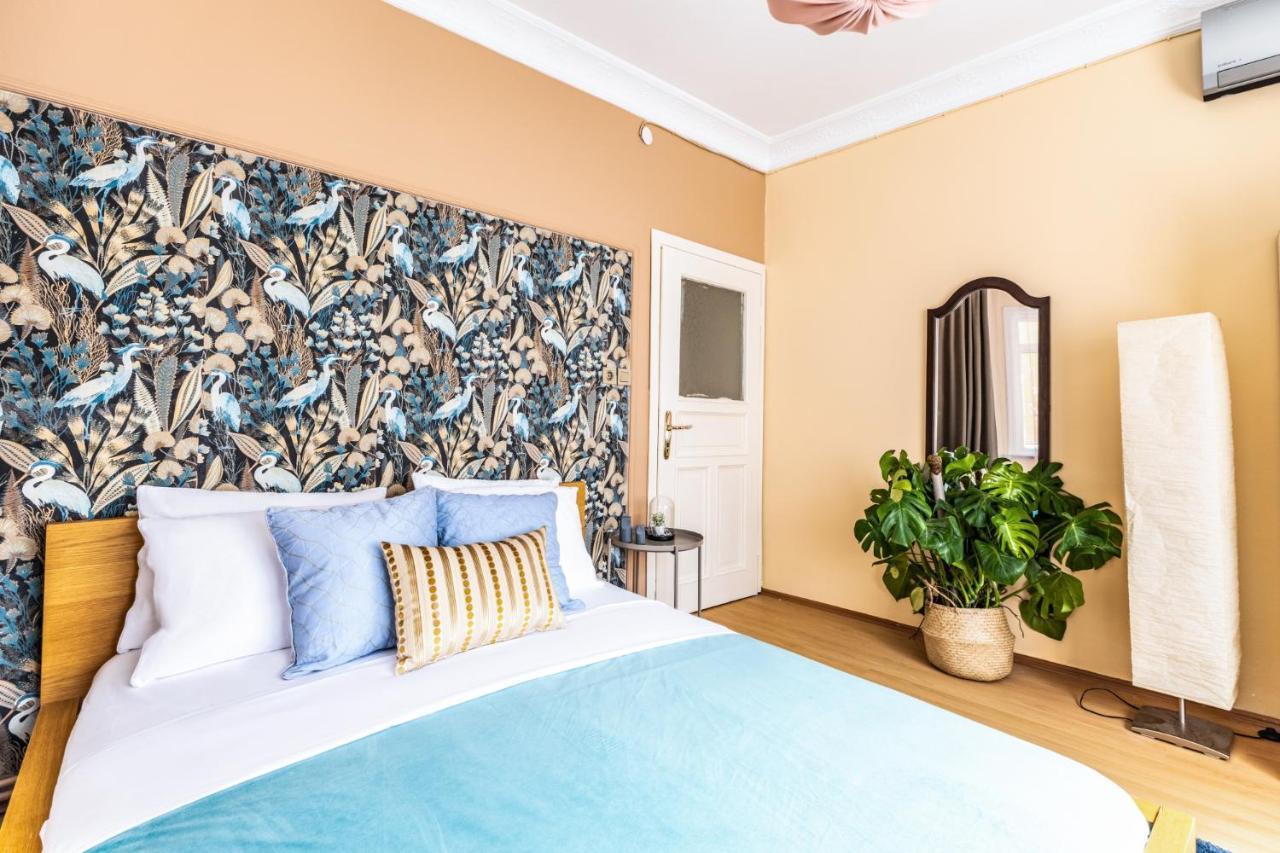 Unique Flat W Balcony 5 Min To Istiklal Street Apartment
