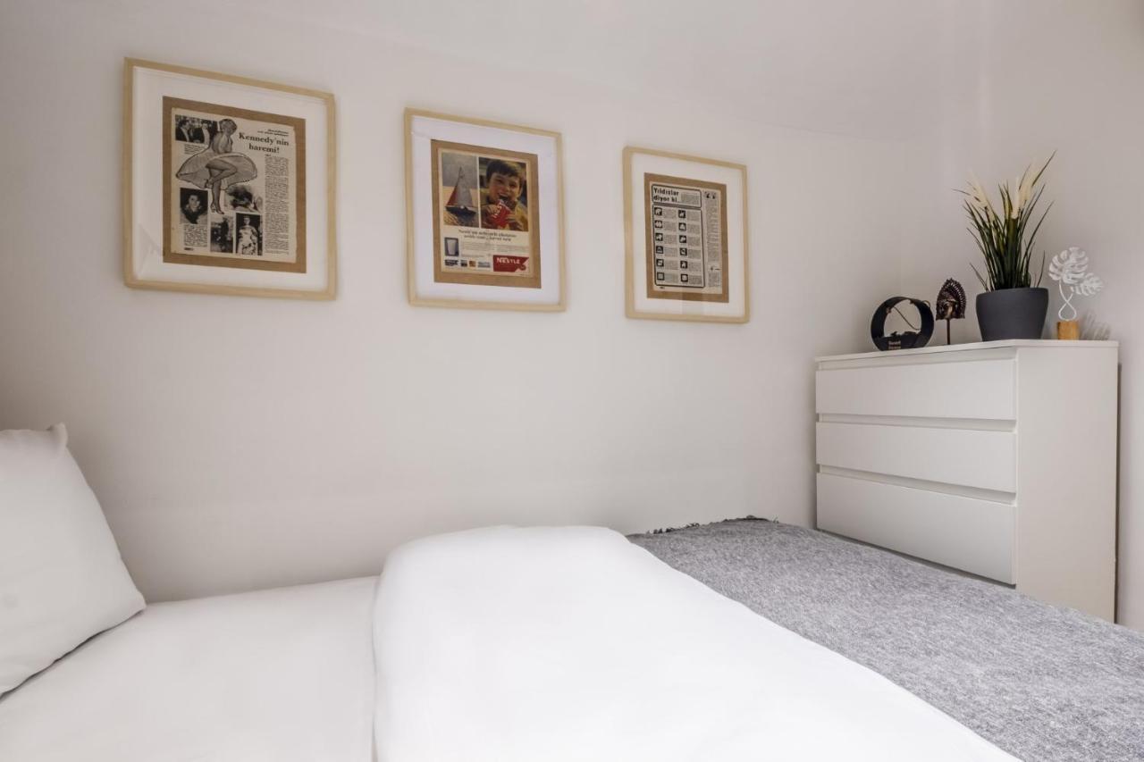 Lovely Flat With Terrace On Istiklal Street Daire