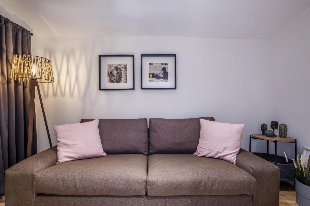 Lovely Flat With Terrace On Istiklal Street *