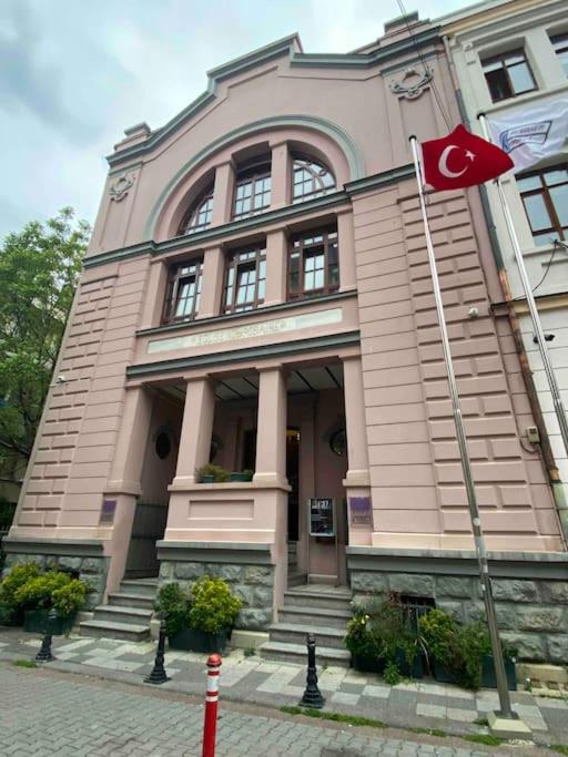 Kueltueruen Merkezinde * Istanbul