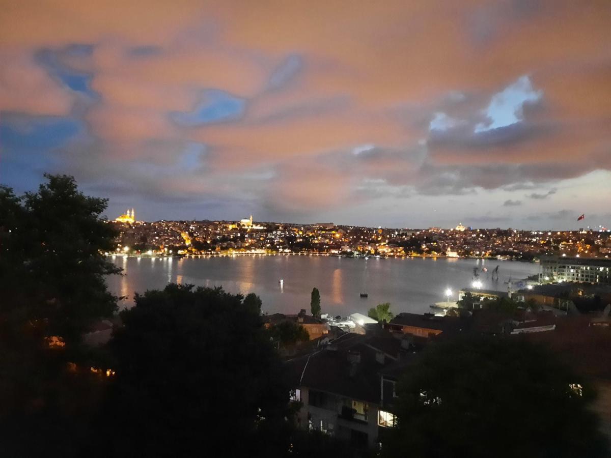 Taksimde Deniz Ve Marti Esliginde Uyanmak Apartment
