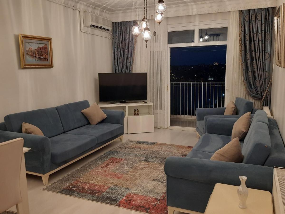 Taksimde Deniz Ve Marti Esliginde Uyanmak Istanbul