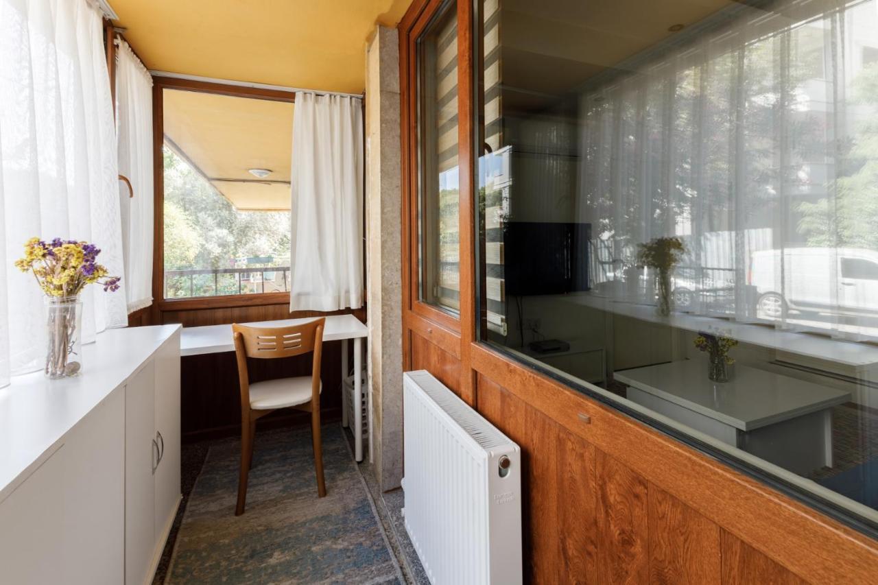 Convenient Flat 15 Min To Bagdat Avenue Apartment *