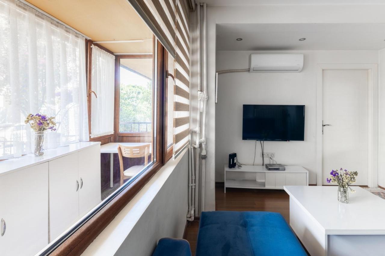 Convenient Flat 15 Min To Bagdat Avenue *