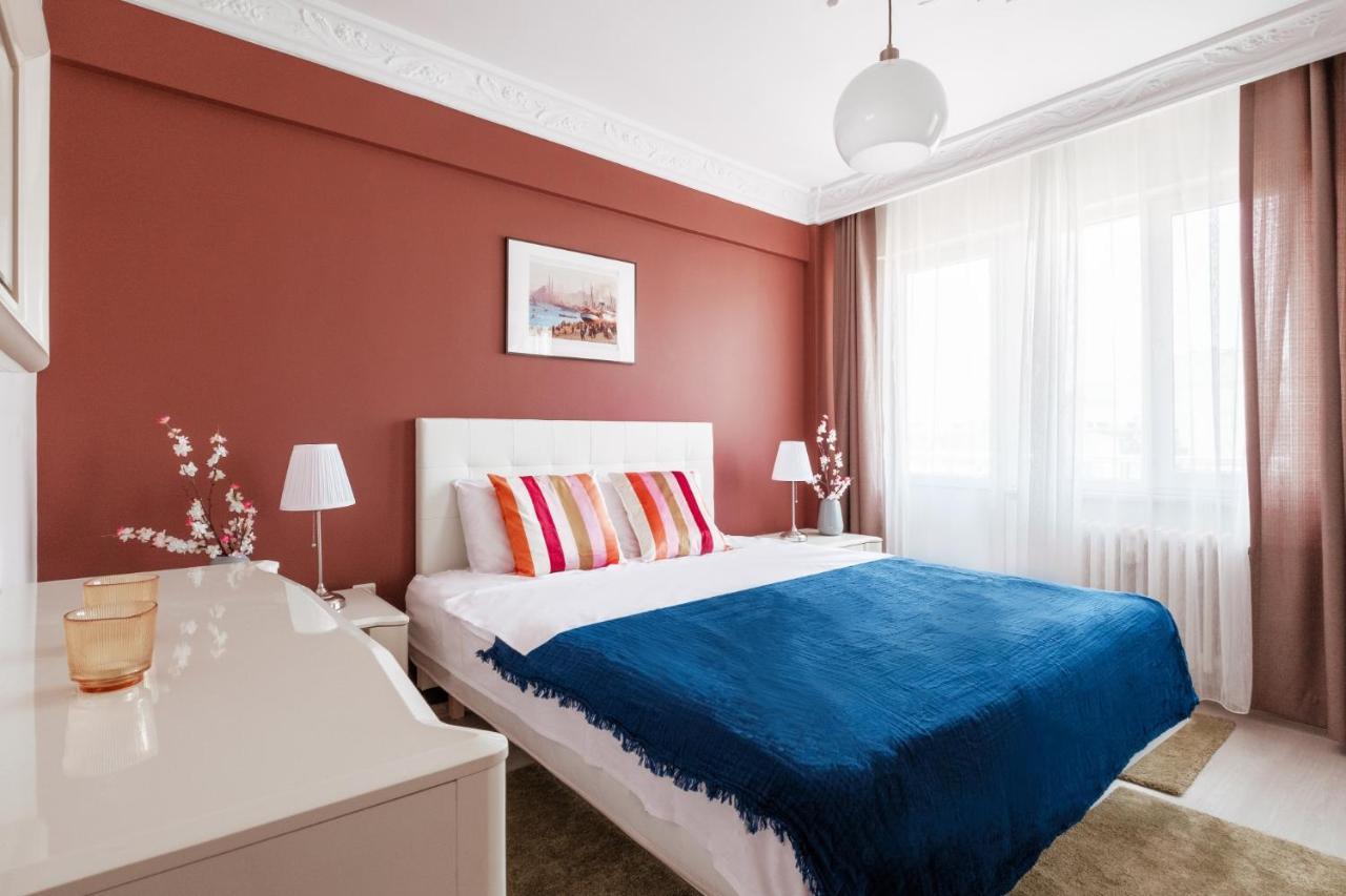 Sea View Flat W Balcony 5 Min To Dolmabahce Palace *