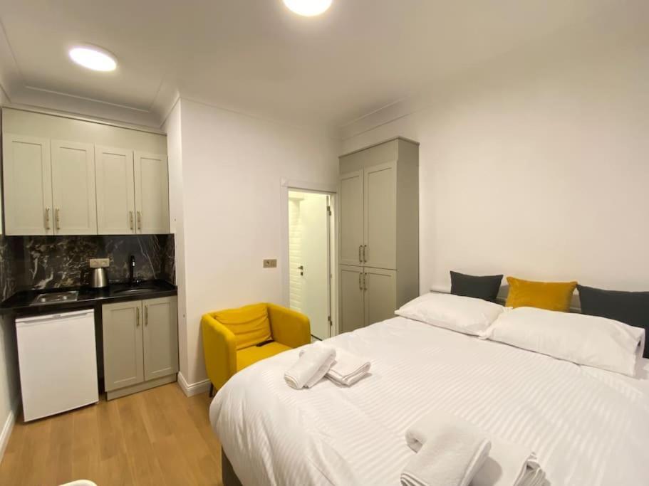 New Flat Near Istiklal Street Apartment