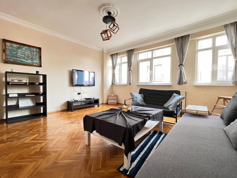 Spacious 2br Near Taksim