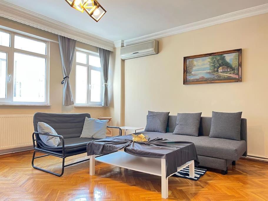 Spacious 2br Near Taksim Apartment *