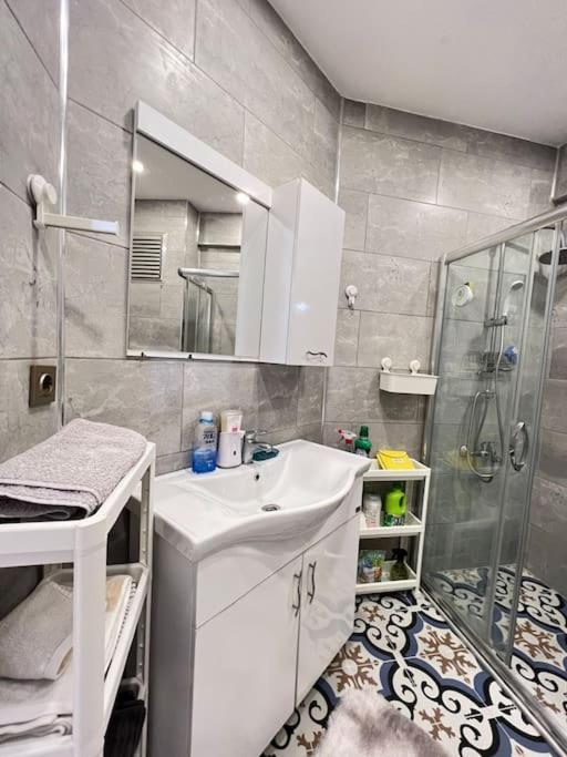 Spacious 2br Near Taksim