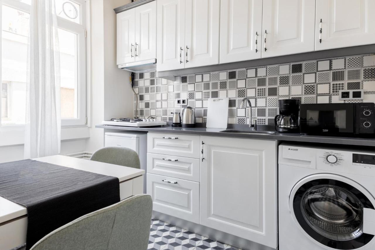 Chic Flat 5 Min To Galata Tower In Istiklal Ave Apartment
