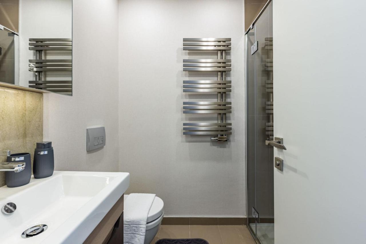 Studio Flat With Panoramic City View In Atasehir *