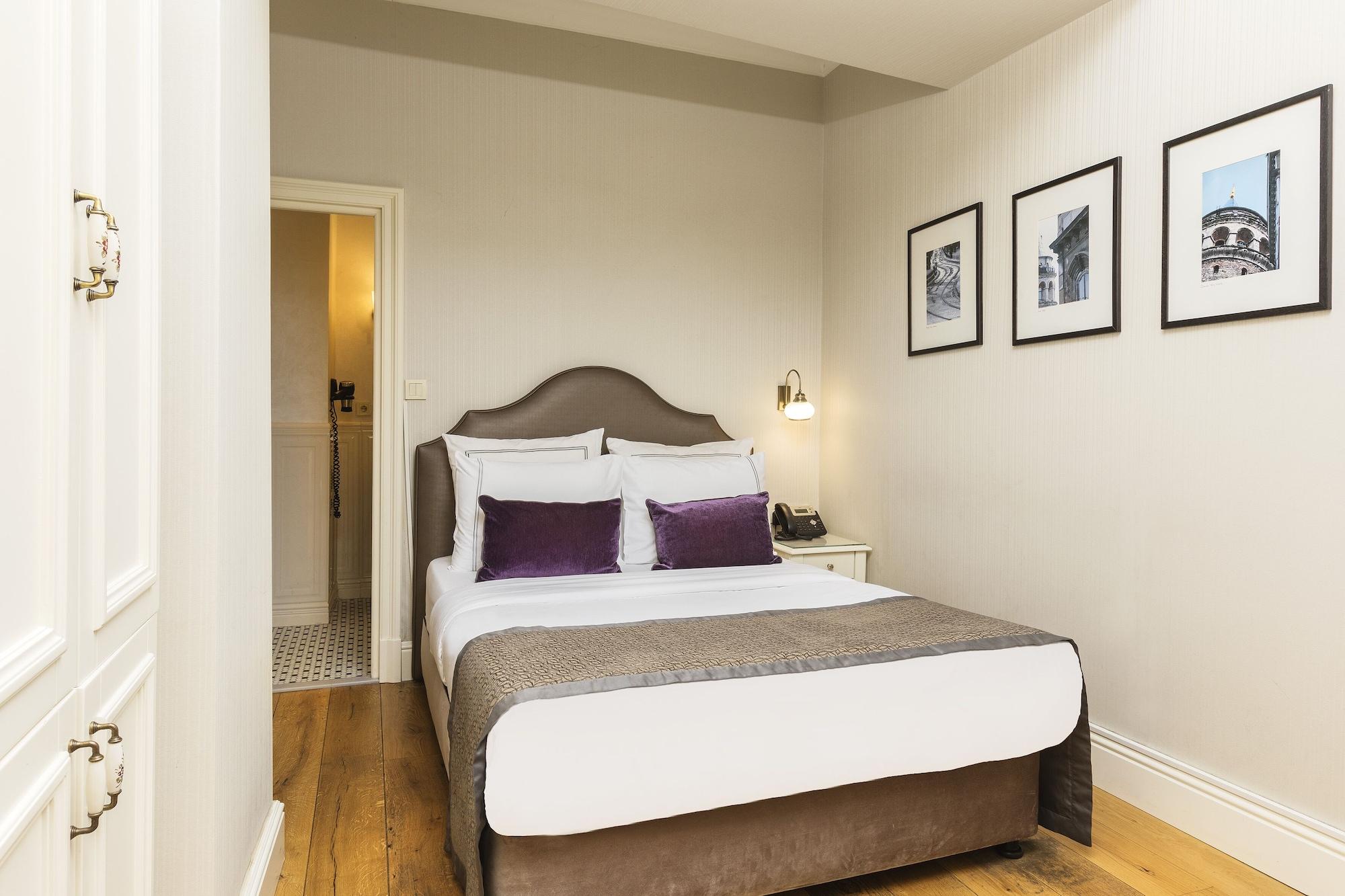 Meroddi Galata Mansion 3*