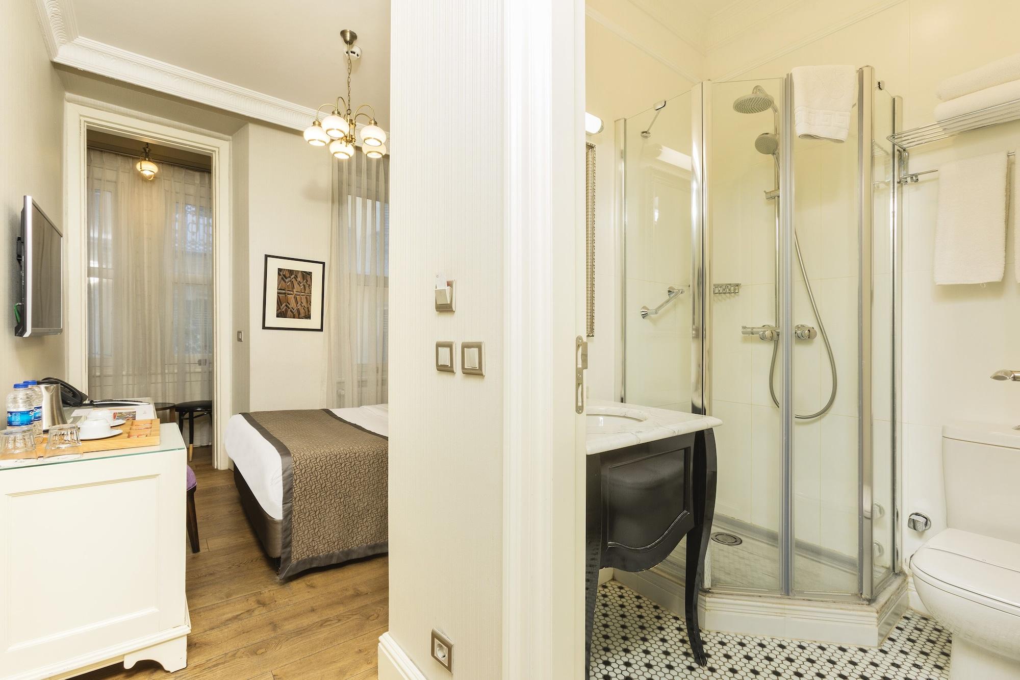 Meroddi Galata Mansion Hotel 3*