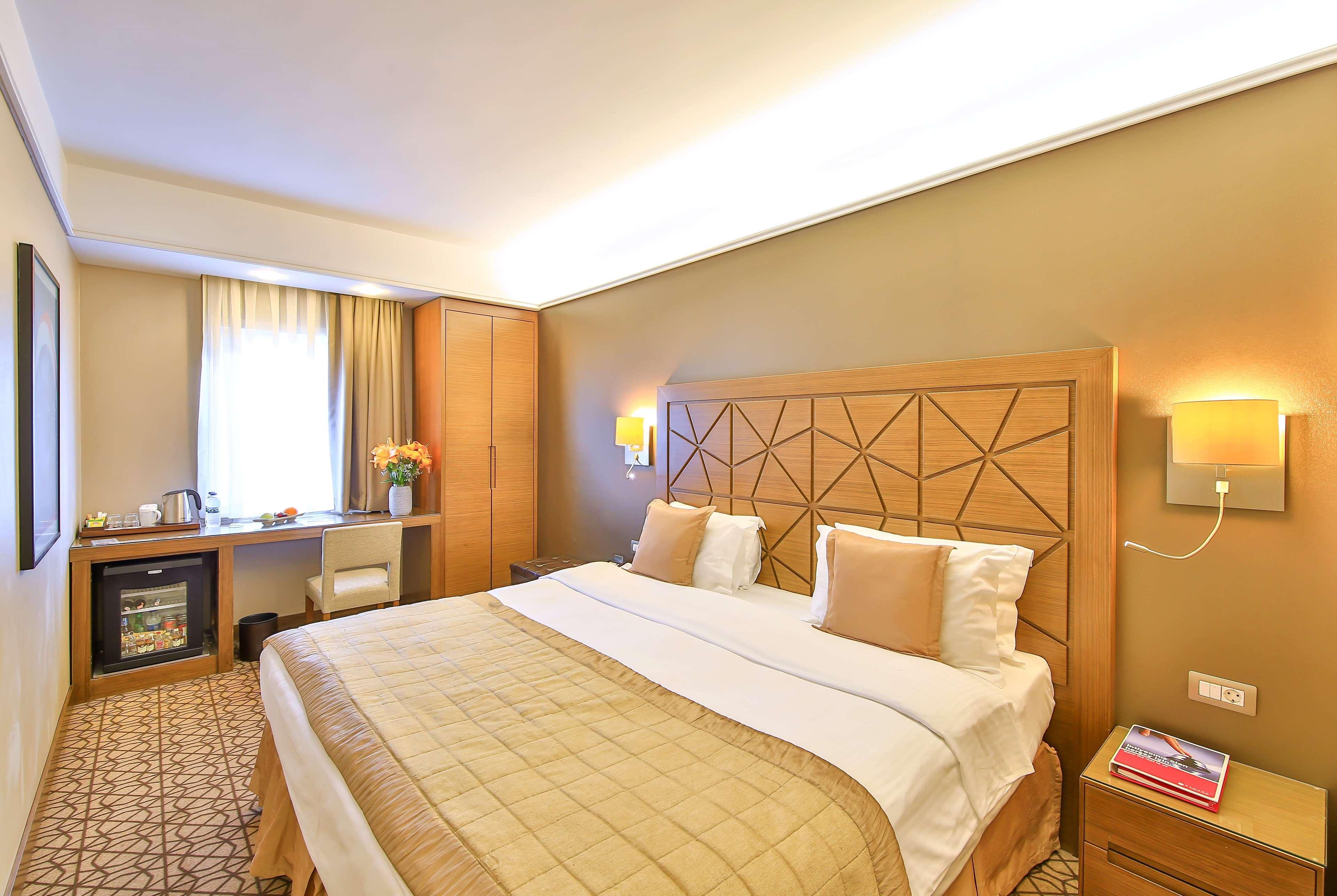 Ramada By Wyndham Taksim 4*