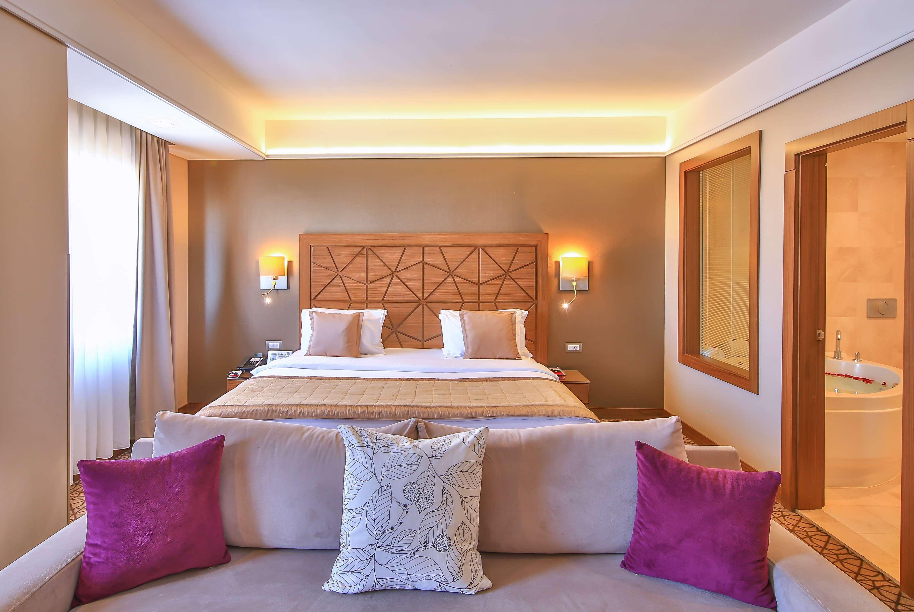Hotel Ramada By Wyndham Taksim 4*