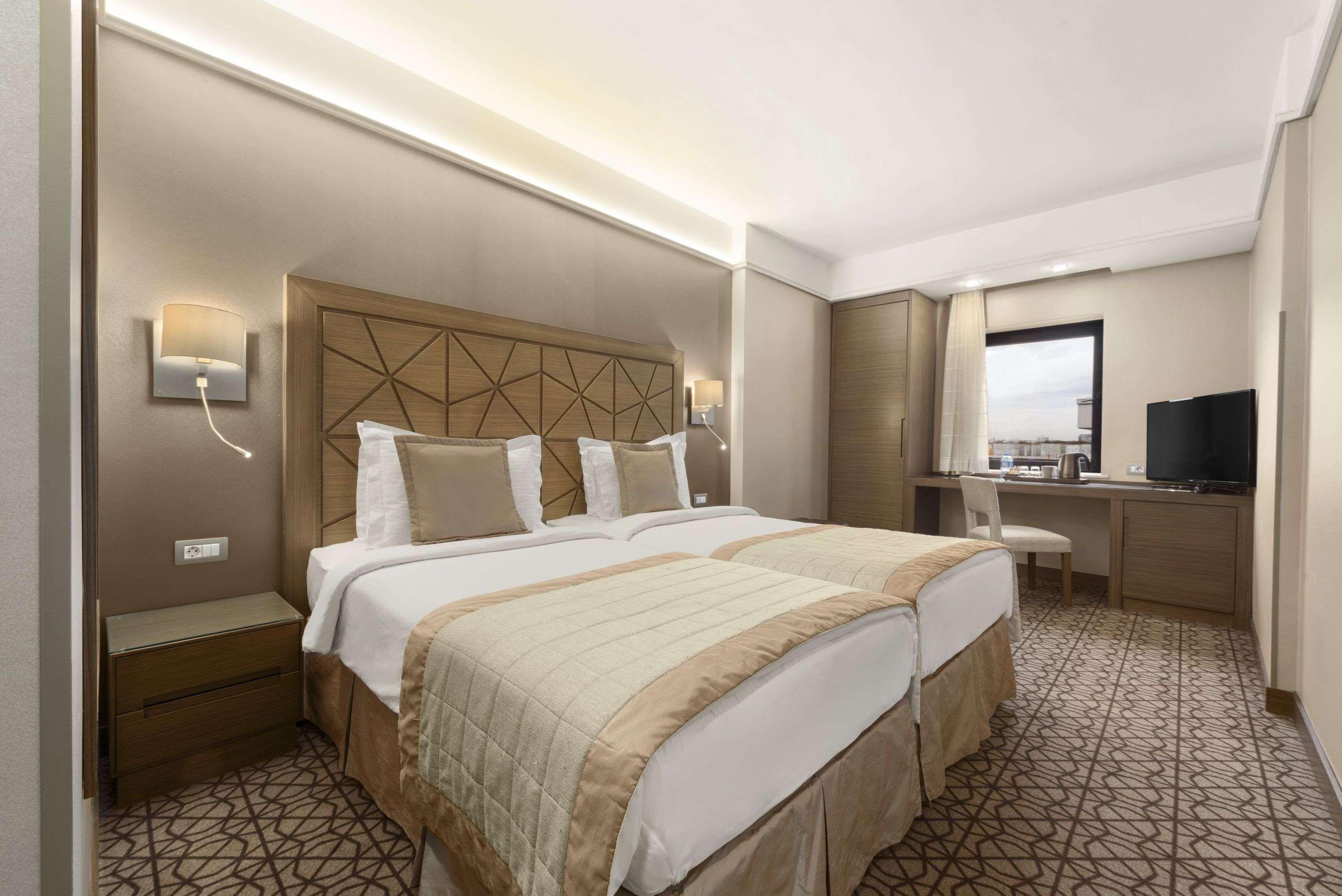 Ramada By Wyndham Taksim 4*