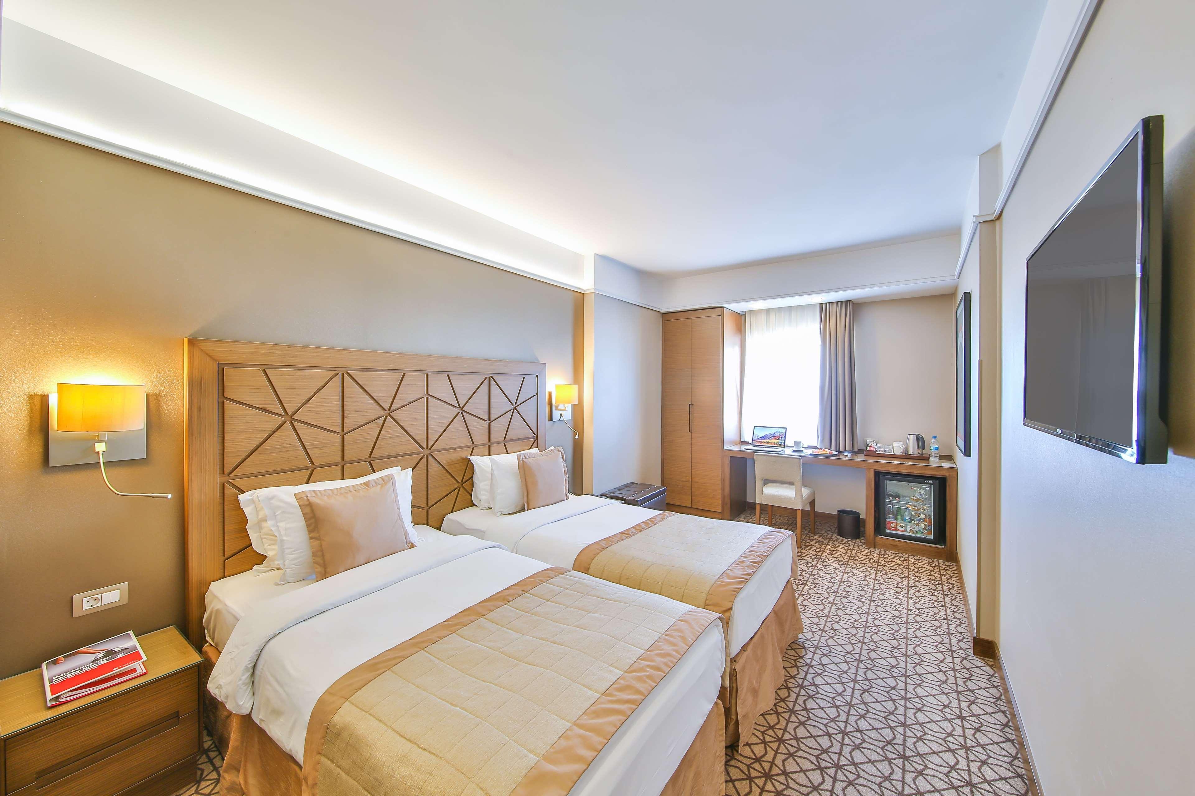 Ramada By Wyndham Taksim 4*