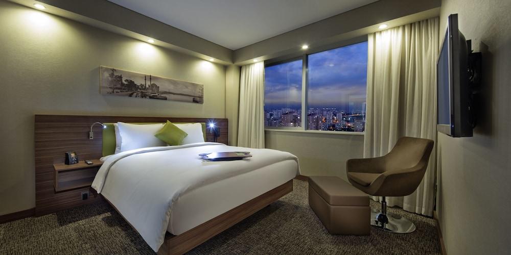 Hotel Hampton By Hilton Kayasehir 3*