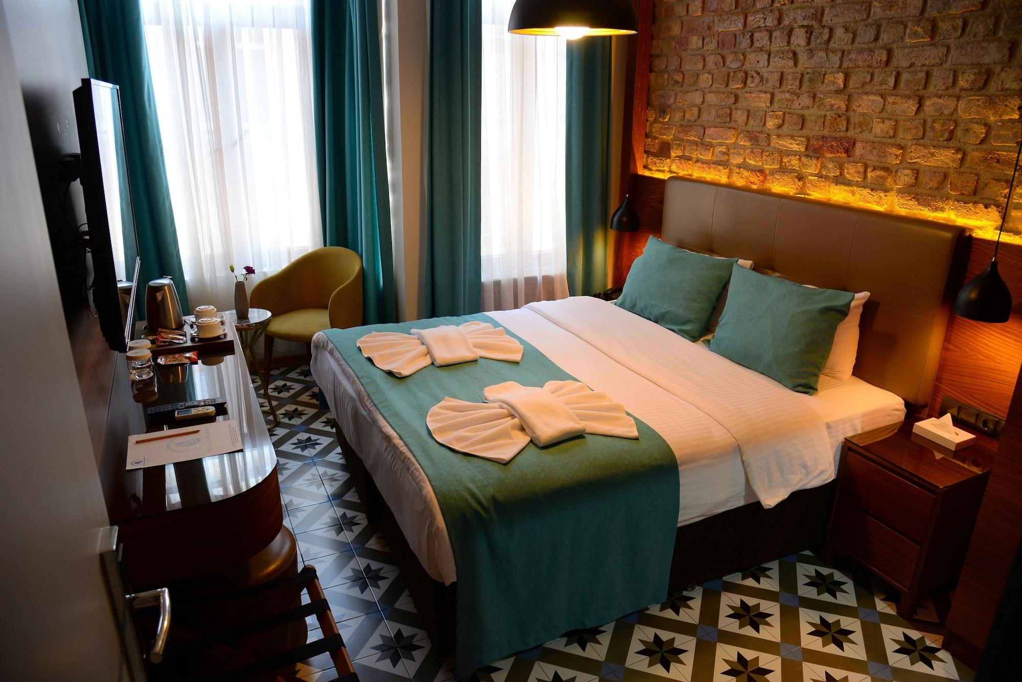 Hotel Pera Luna 3*